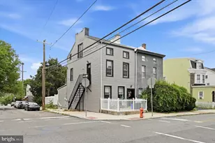 400 Green Ln, Philadelphia, PA 19128 - Photo 2