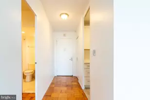 210 Locust St, Philadelphia, PA 19106 - Photo 16