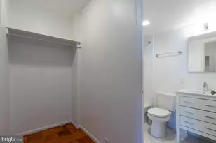 210 Locust St, Philadelphia, PA 19106 - Photo 14