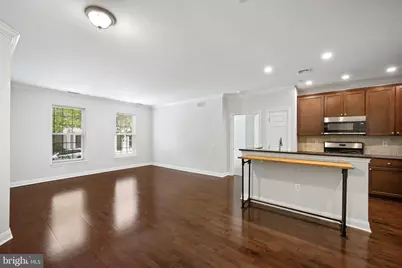 500 Admirals Way #106, Philadelphia, PA 19146 - Photo 2