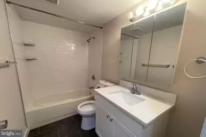 1525 Green Street #1R, Philadelphia, PA 19130 - Photo 16