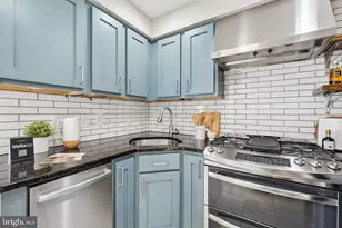 2062 St Albans St, Philadelphia, PA 19146 - Photo 16
