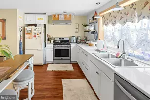 9916 S Canterbury Rd, Philadelphia, PA 19114 - Photo 4
