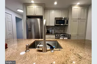 136 N Bread Street #APT 422, Philadelphia, PA 19106 - Photo 6