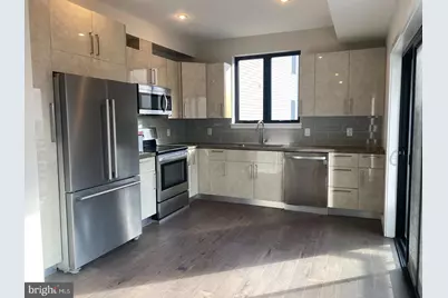 938 New Market Street #303, Philadelphia, PA 19123 - Photo 2