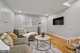 2126 S Iseminger St, Philadelphia, PA 19148 - Photo 2