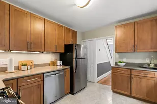 621 S Bambrey St, Philadelphia, PA 19146 - Photo 12