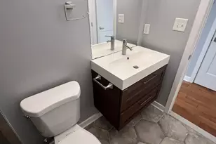 924 N 15th St, Philadelphia, PA 19130 - Photo 12
