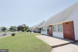 2846 Normandy Dr, Philadelphia, PA 19154 - Photo 2