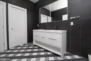 810 N Uber St, Philadelphia, PA 19130 - Photo 28