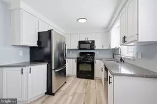 2713 Clayton St, Philadelphia, PA 19152 - Photo 6