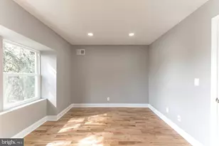 33 E Gorgas Ln, Philadelphia, PA 19119 - Photo 14