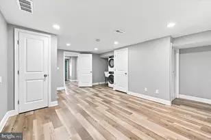 33 E Gorgas Ln, Philadelphia, PA 19119 - Photo 22