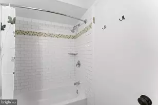 870 N 28th St, Philadelphia, PA 19130 - Photo 12
