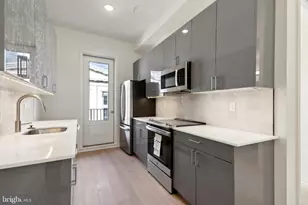225 N 12th St, Philadelphia, PA 19107 - Photo 14