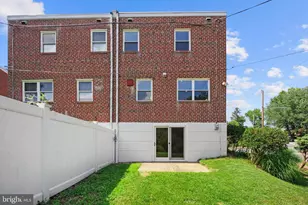 857 Green Valley Dr, Philadelphia, PA 19128 - Photo 32