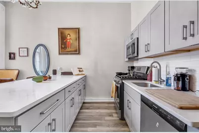 927 Clinton Street #2F, Philadelphia, PA 19107 - Photo 2