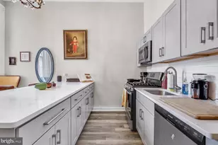 927 Clinton St, Philadelphia, PA 19107 - Photo 2