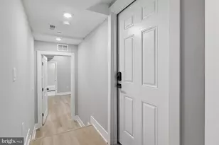 856 N 19th St, Philadelphia, PA 19130 - Photo 10