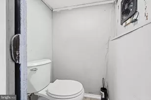 2105 S Woodstock St, Philadelphia, PA 19145 - Photo 12