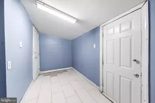 1821 W Sergeant St, Philadelphia, PA 19133 - Photo 10