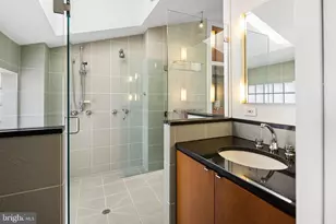 337 S Hicks St, Philadelphia, PA 19102 - Photo 28