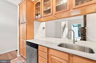 1023 Lombard St, Philadelphia, PA 19147 - Photo 4