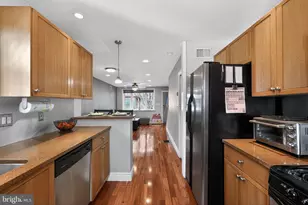 2907 S Sydenham St, Philadelphia, PA 19145 - Photo 4