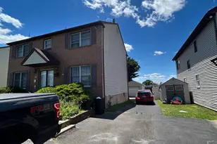 564 Burgess St, Philadelphia, PA 19116 - Photo 4