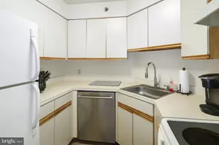 2018 Walnut St, Philadelphia, PA 19103 - Photo 10