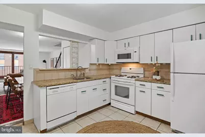 15 Hamilton Circle, Philadelphia, PA 19130 - Photo 8