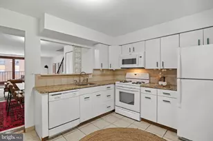 15 Hamilton Cir, Philadelphia, PA 19130 - Photo 8