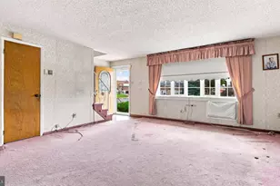 10228 W Keswick Rd, Philadelphia, PA 19114 - Photo 4