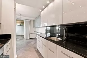 224 W Rittenhouse Square, Philadelphia, PA 19103 - Photo 8