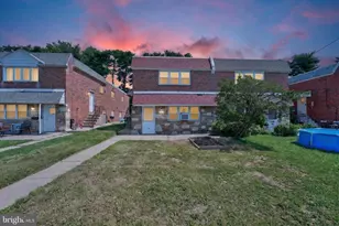 2261 Strahle St, Philadelphia, PA 19152 - Photo 2