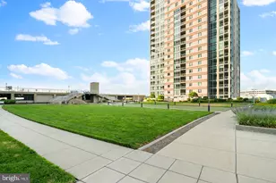 901 N Penn St, Philadelphia, PA 19123 - Photo 2