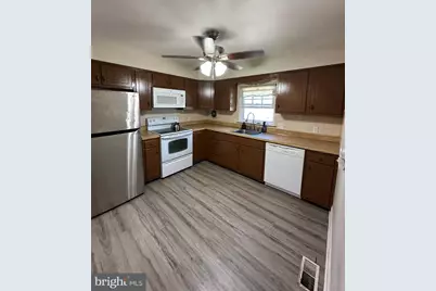 7837 Lawndale Avenue, Philadelphia, PA 19111 - Photo 10