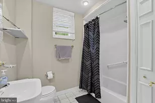 2642 S Iseminger St, Philadelphia, PA 19148 - Photo 6