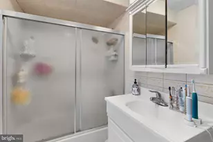 2229 St Albans St, Philadelphia, PA 19146 - Photo 24