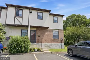 13073 Townsend Rd, Philadelphia, PA 19154 - Photo 2