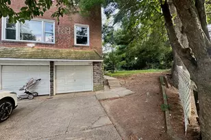 218 Lockart Ln, Philadelphia, PA 19116 - Photo 2