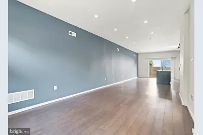 527 W Jefferson Street, Philadelphia, PA 19122 - Photo 2