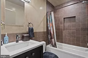 810 N 24th St, Philadelphia, PA 19130 - Photo 24
