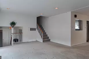 1103 Hedgerow Ln, Philadelphia, PA 19115 - Photo 6