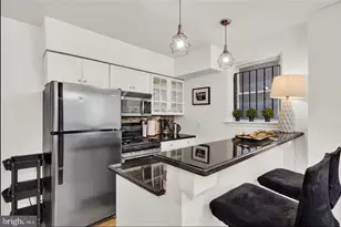 1802 Carpenter St, Philadelphia, PA 19146 - Photo 4