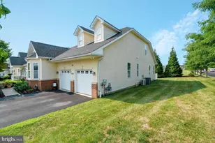 2672 Honeysuckle Ln, Philadelphia, PA 19116 - Photo 2