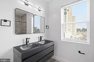 1027 W Arizona St, Philadelphia, PA 19133 - Photo 24