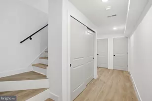 1027 W Arizona St, Philadelphia, PA 19133 - Photo 8
