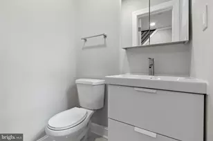 1602 S LeCount St, Philadelphia, PA 19145 - Photo 10