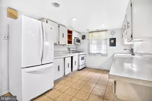 2117 President St, Philadelphia, PA 19115 - Photo 4